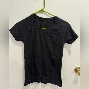 Black Women's Top Athleta Momentum top